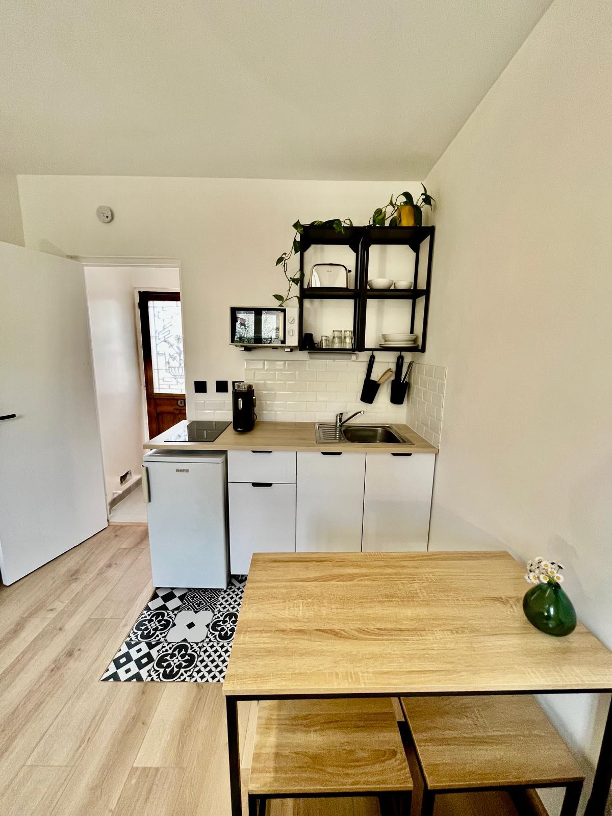 Popular Airbnb listing: Cozy and independent studio in Alfortville