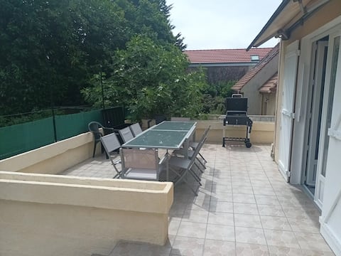Beautiful house for 7 people.
2 bathrooms, garden near Paris