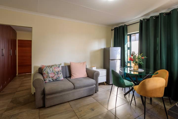 Villa Bougainvillea Poolcottage1 - Johannesburg South