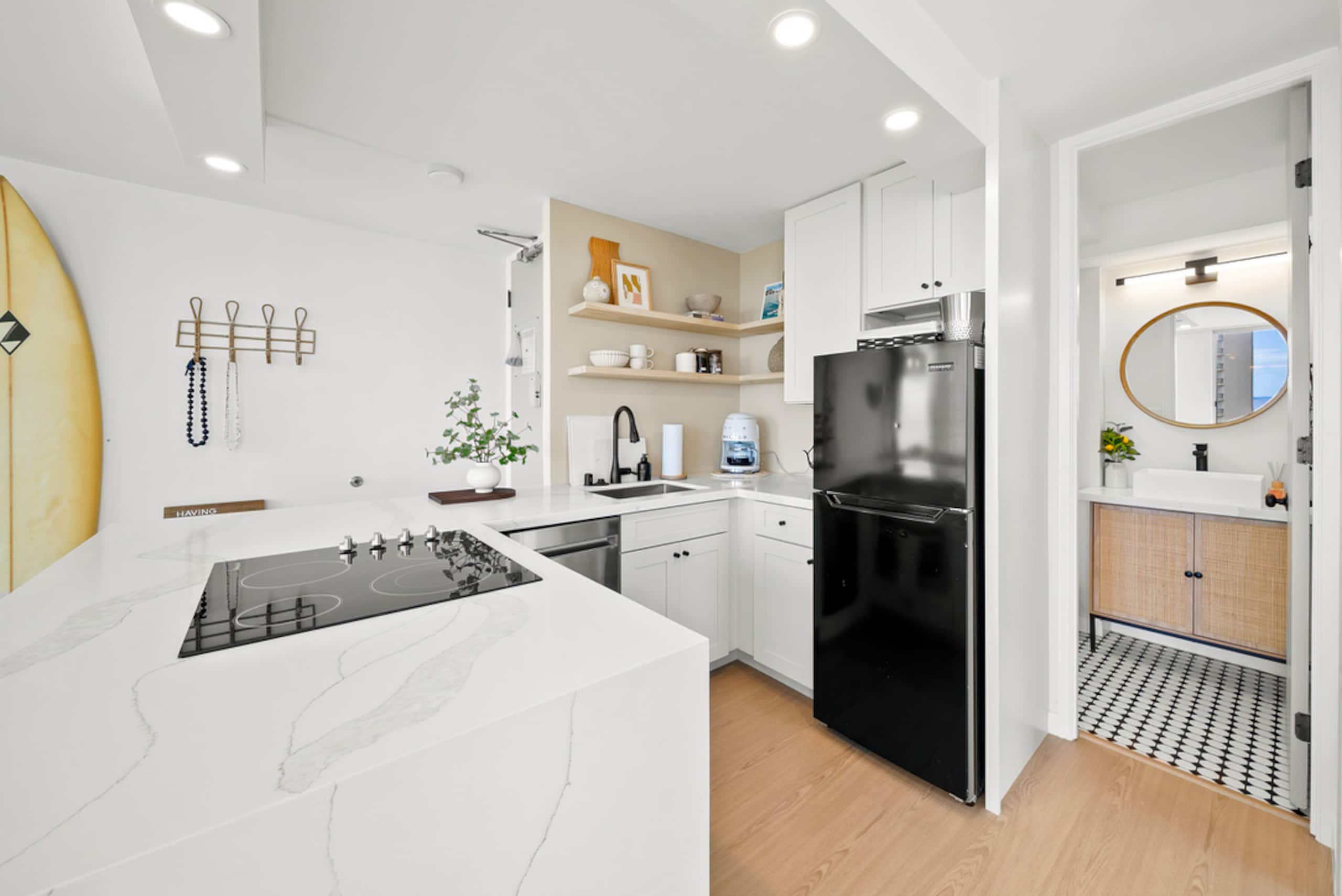 Condo in Honolulu · ★4.98 · 1 bedroom · 2 beds · 1 shared bath - Image 10