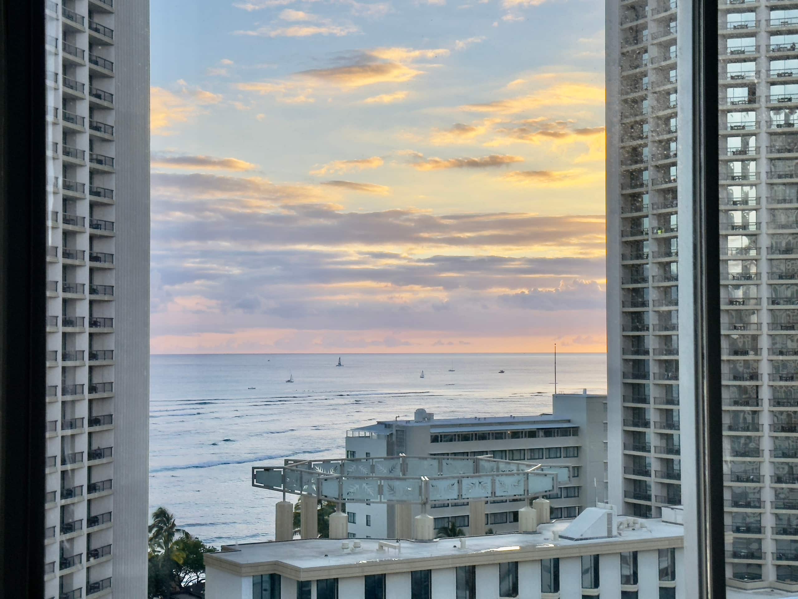 Condo in Honolulu · ★4.98 · 1 bedroom · 2 beds · 1 shared bath - Image 52