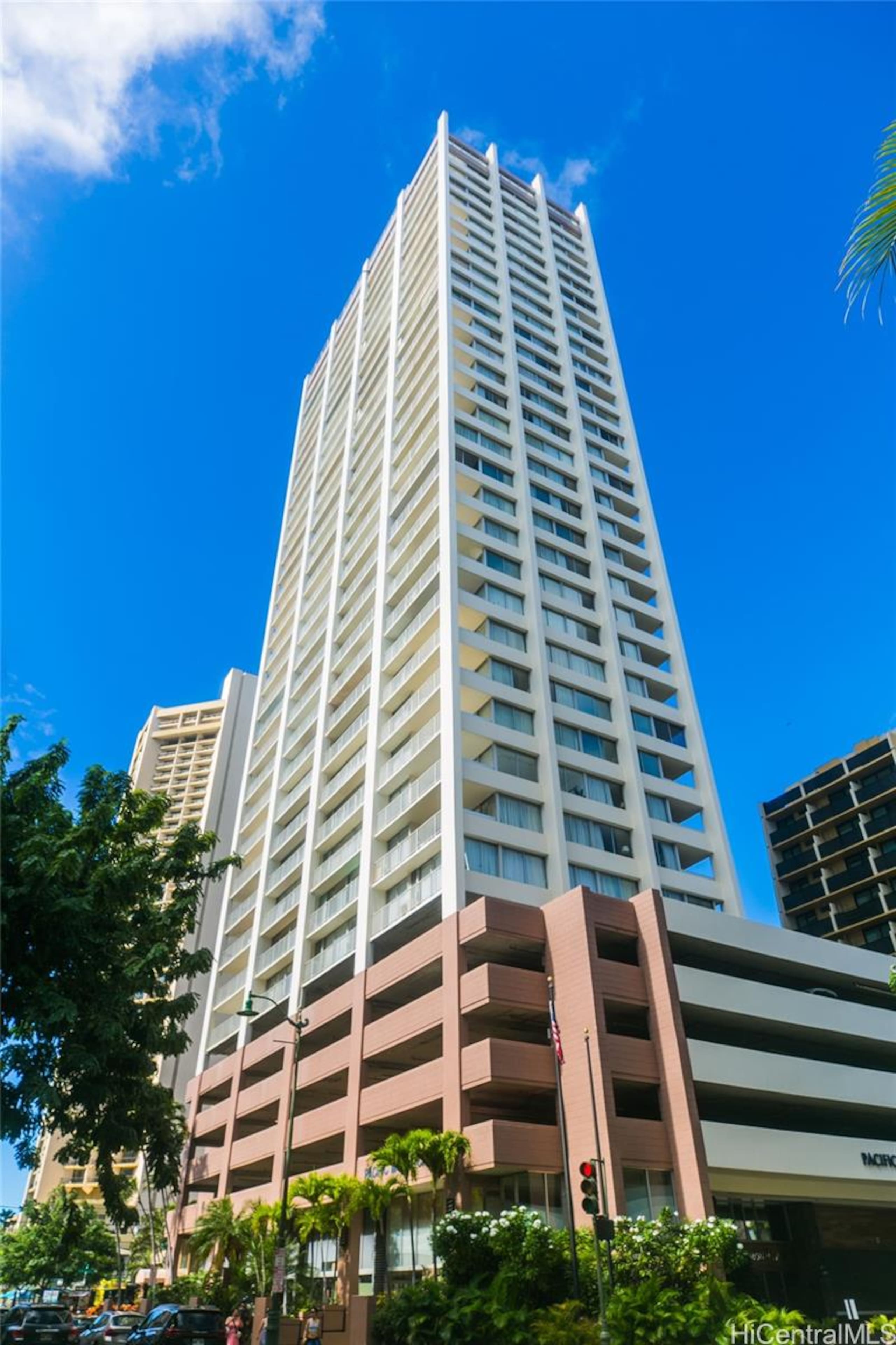Condo in Honolulu · ★4.98 · 1 bedroom · 2 beds · 1 shared bath - Image 50