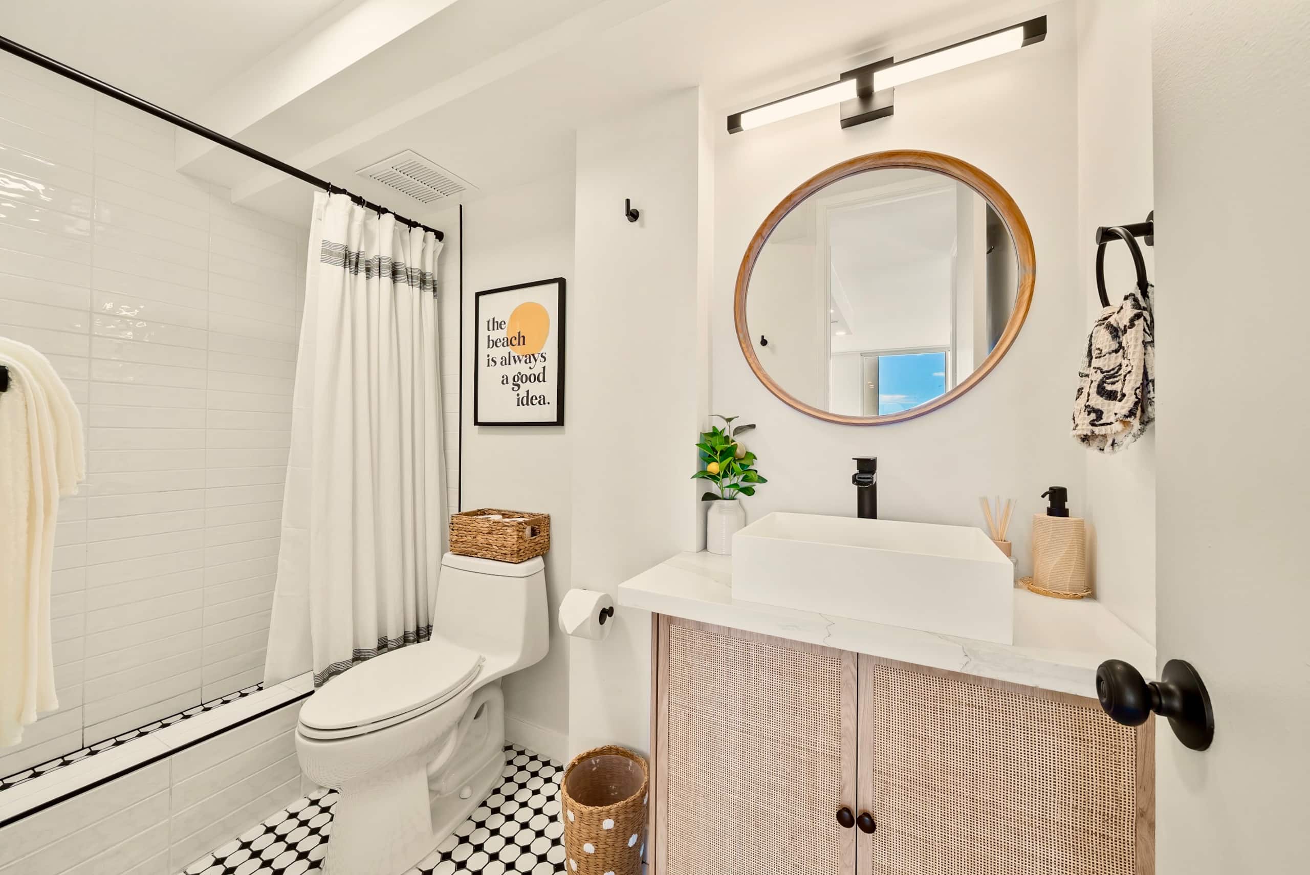 Condo in Honolulu · ★4.98 · 1 bedroom · 2 beds · 1 shared bath - Image 28