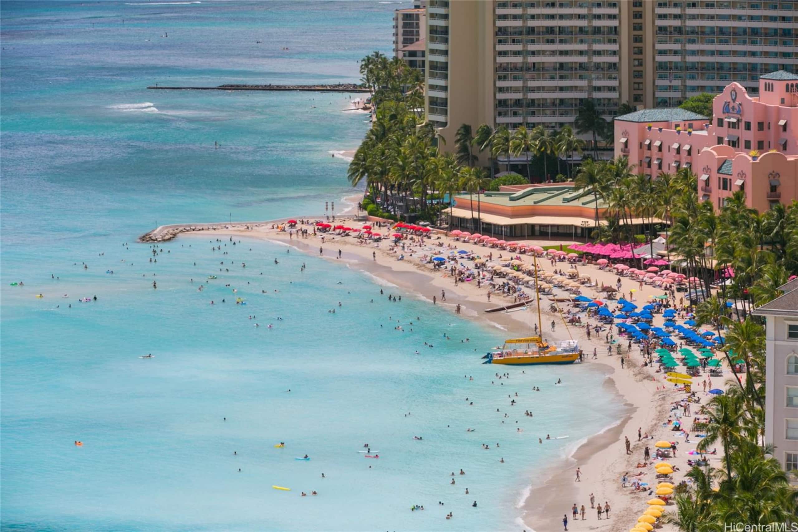 Condo in Honolulu · ★4.98 · 1 bedroom · 2 beds · 1 shared bath - Image 54