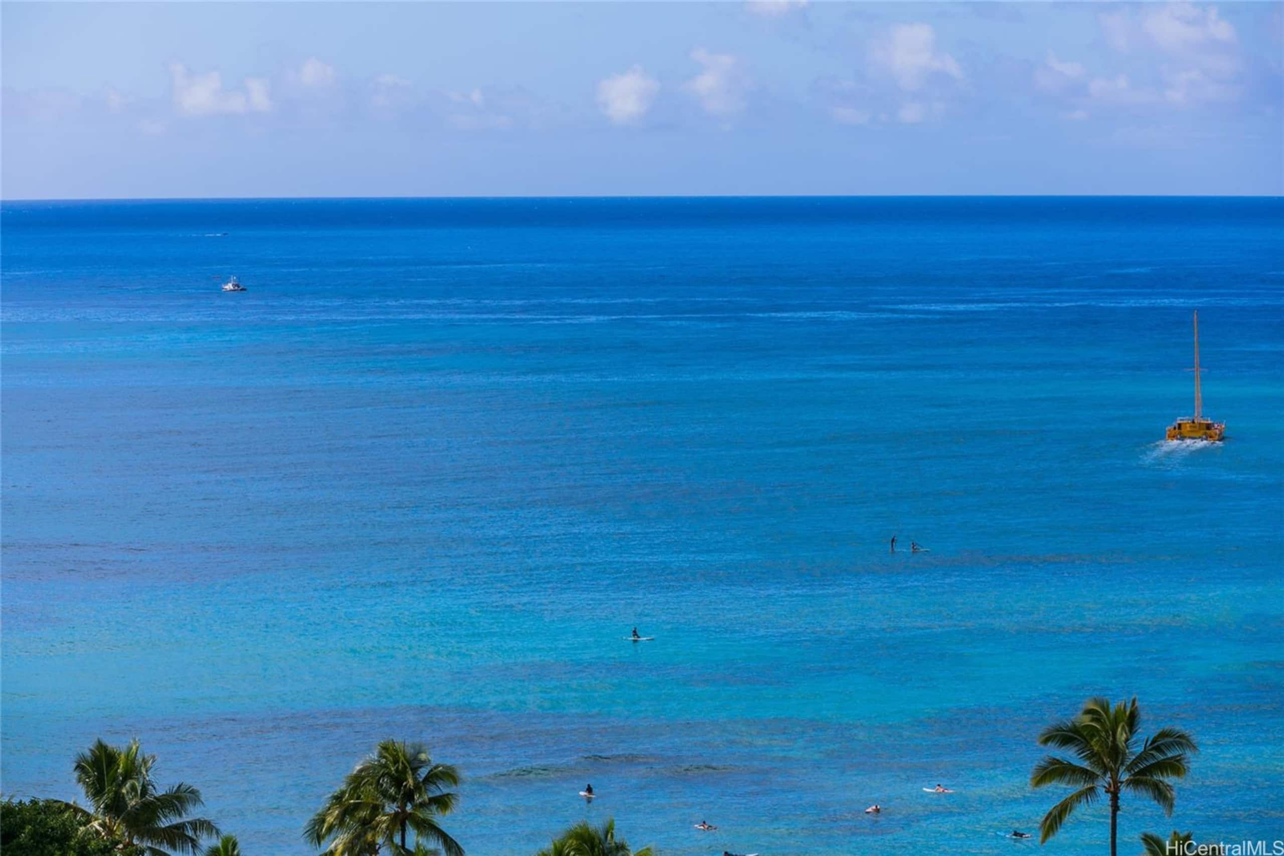 Condo in Honolulu · ★4.98 · 1 bedroom · 2 beds · 1 shared bath - Image 48