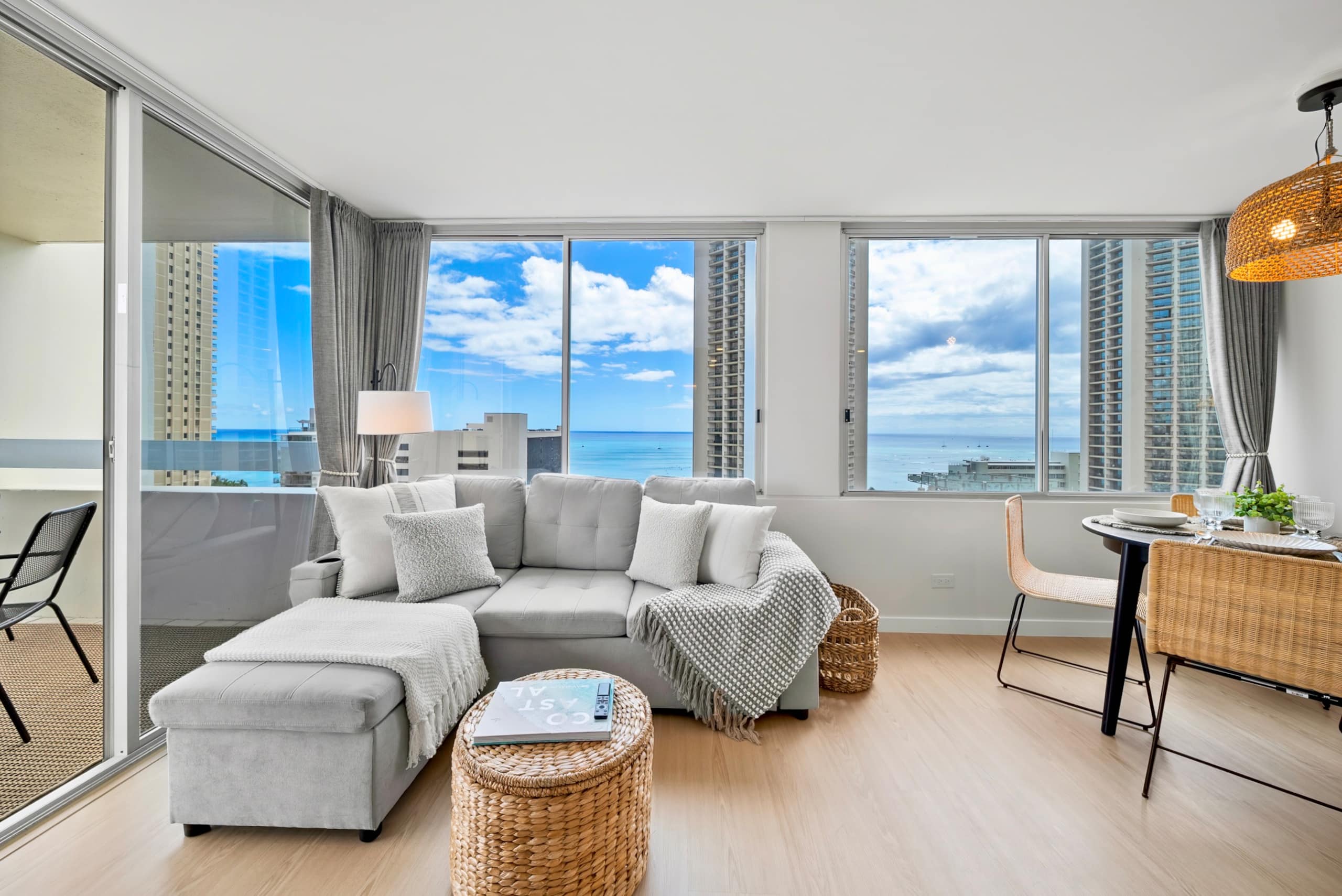 Condo in Honolulu · ★4.98 · 1 bedroom · 2 beds · 1 shared bath - Image 2