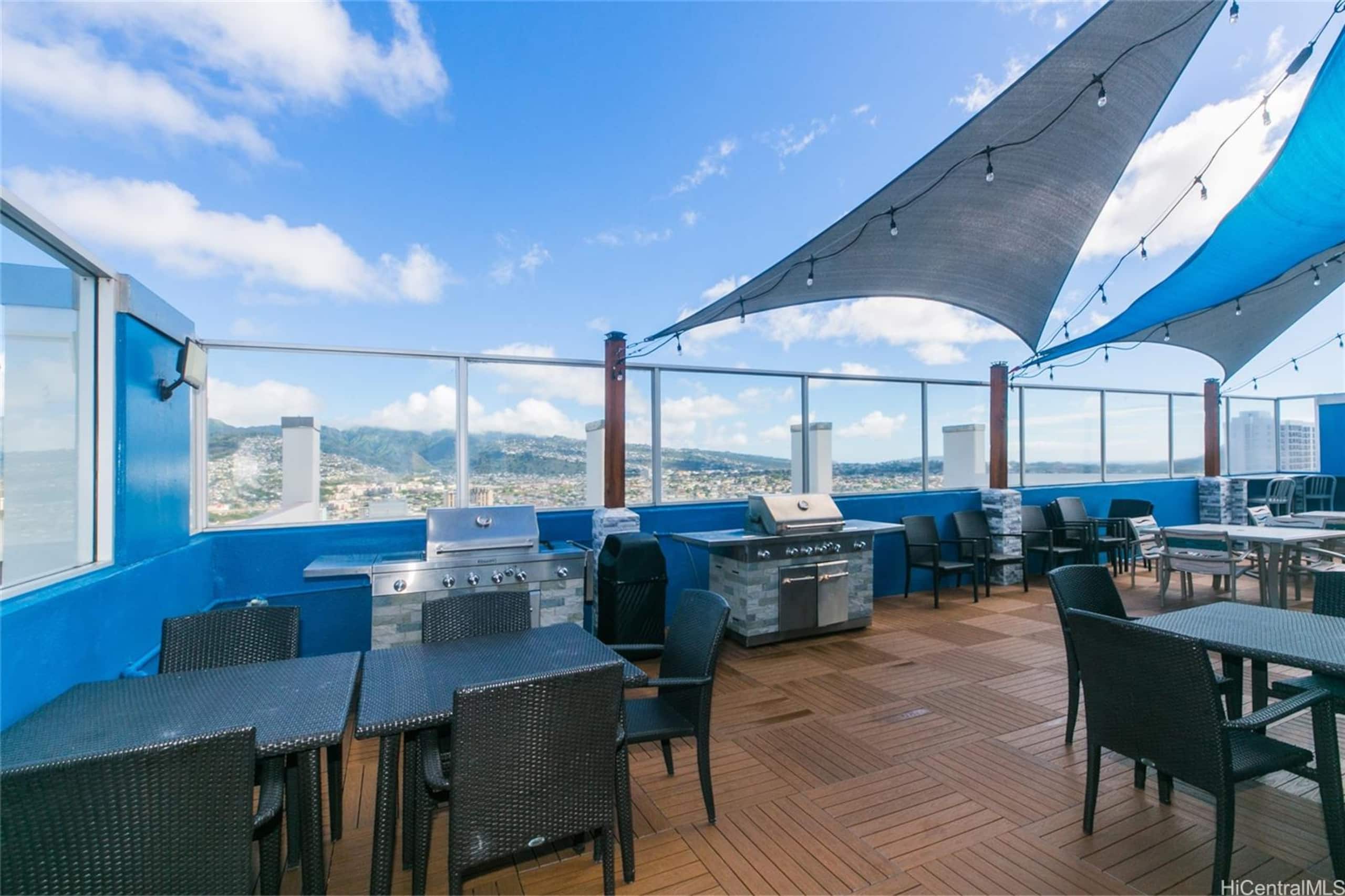 Condo in Honolulu · ★4.98 · 1 bedroom · 2 beds · 1 shared bath - Image 44
