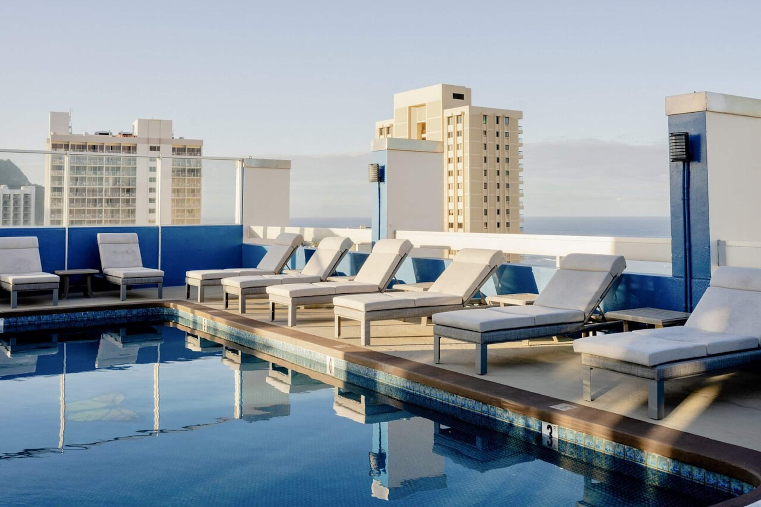 Condo in Honolulu · ★4.98 · 1 bedroom · 2 beds · 1 shared bath - Image 43