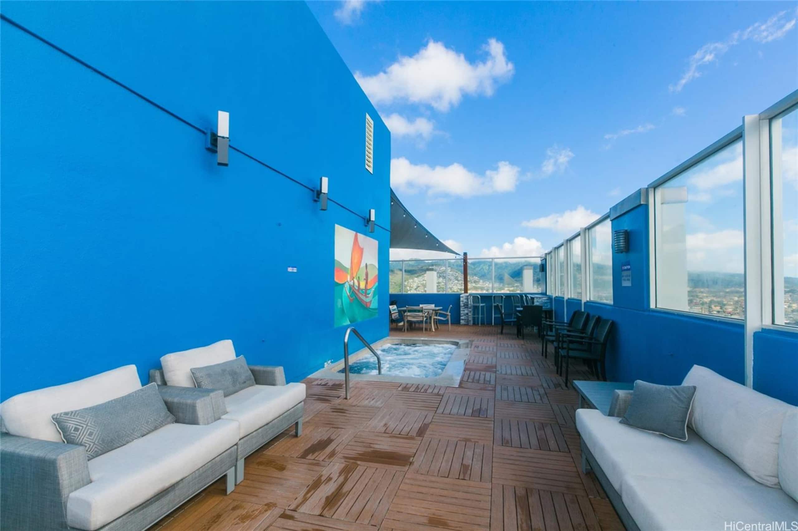 Condo in Honolulu · ★4.98 · 1 bedroom · 2 beds · 1 shared bath - Image 42