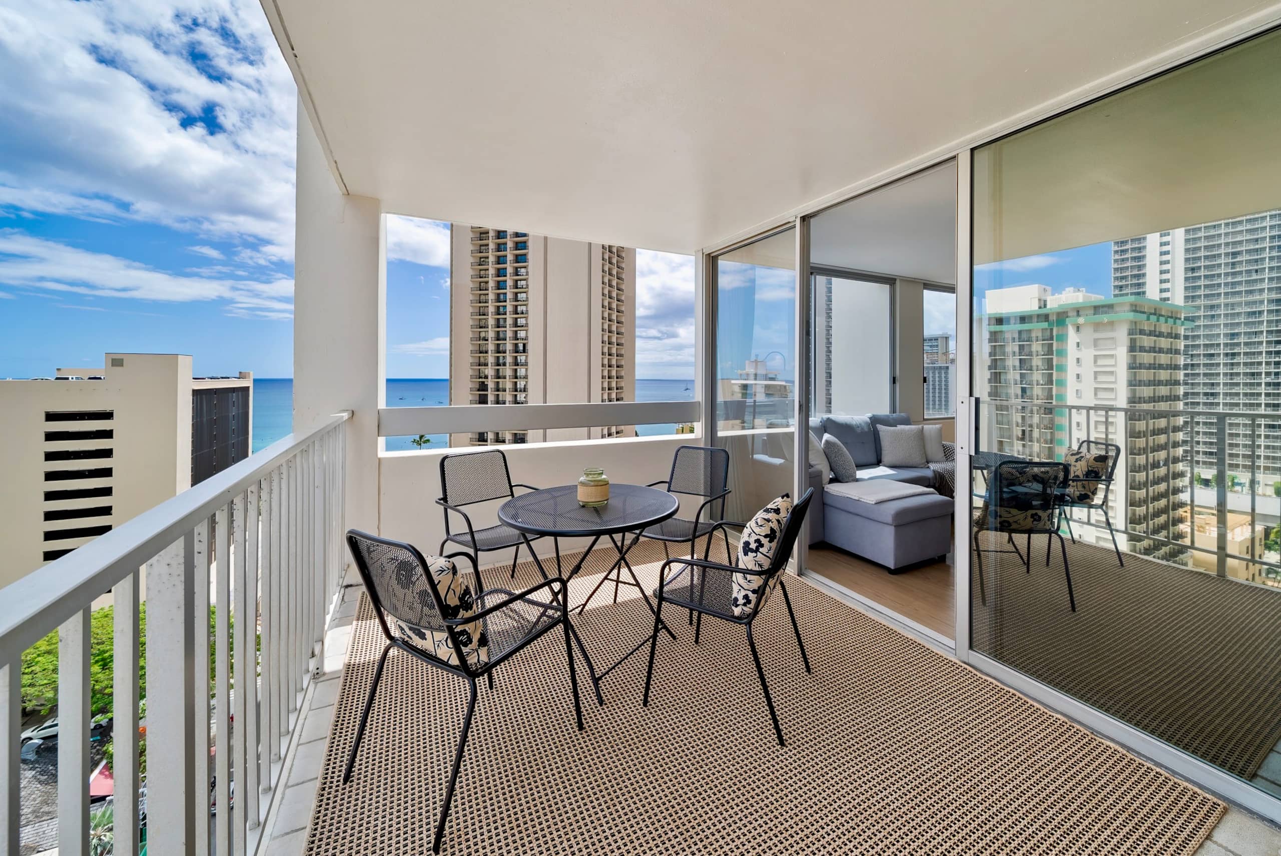 Condo in Honolulu · ★4.98 · 1 bedroom · 2 beds · 1 shared bath - Image 33