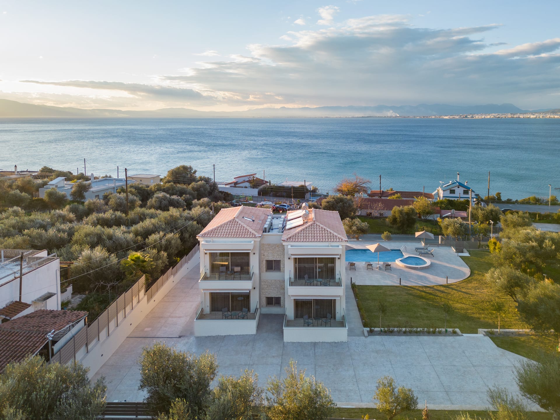 EsthiSea Suites Kalamata