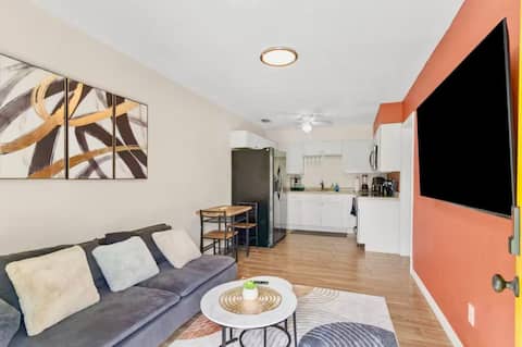 Top Airbnb: 4 Miles From Downtown Tampa #A in Jackson Heights
