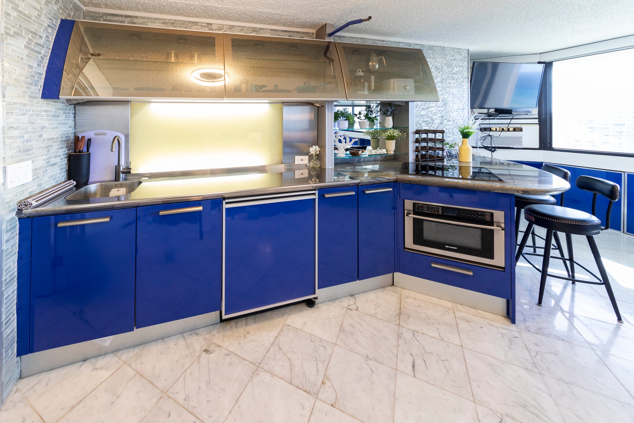 #Private studio@Waikiki W/Pool! near Hilton Lagoon - Image 2