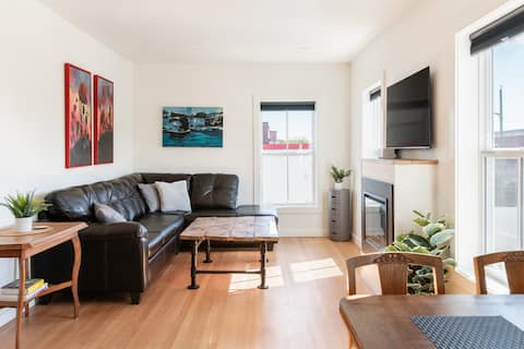 Unit 2 Historic Temperance Hotel/Downtown/sleeps 5