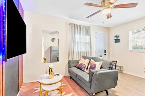 Successful Airbnb property: 4 Miles From Downtown Tampa #C in Jackson Heights