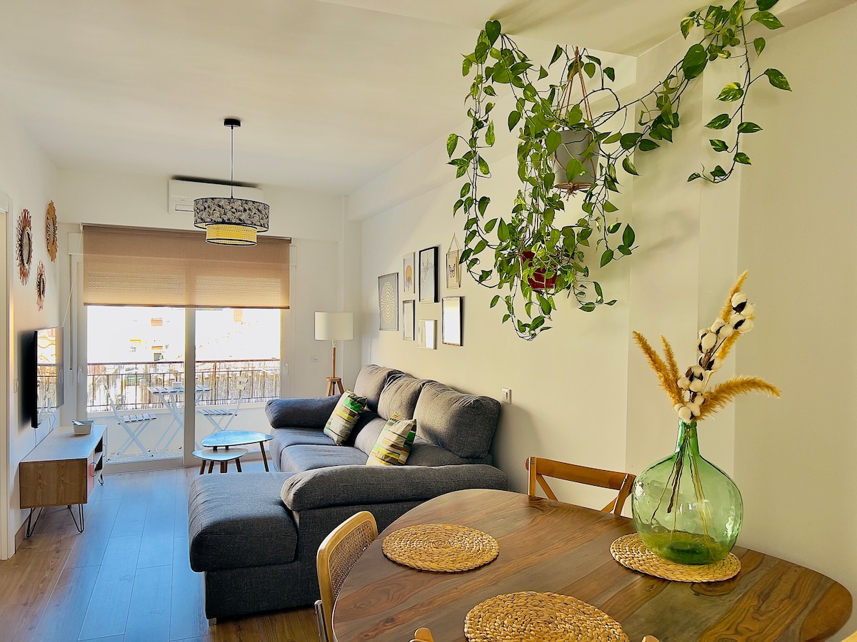 Top performing Airbnb: Spacious and quiet apartment 10 minutes far center in El Molinillo