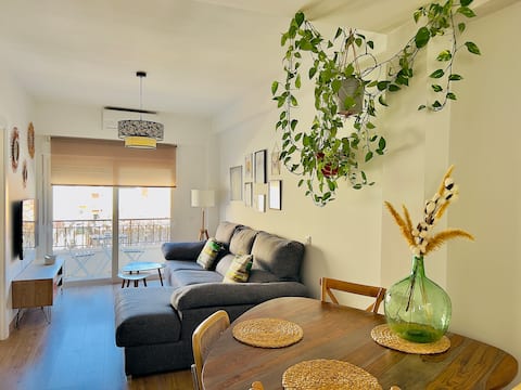 Top performing Airbnb: Spacious and quiet apartment 10 minutes far center in El Molinillo