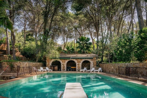 Impressive 9 bedroom villa.