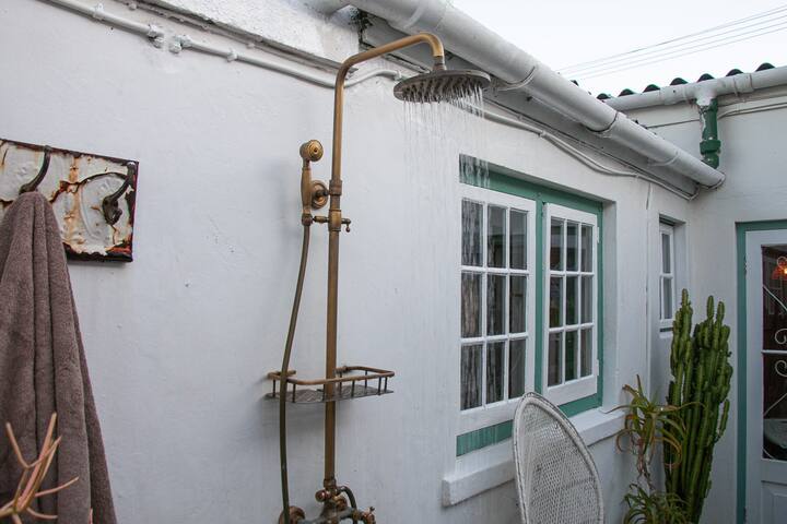 Tranquil 2 Bed Bo Kaap Villa gallery image 4