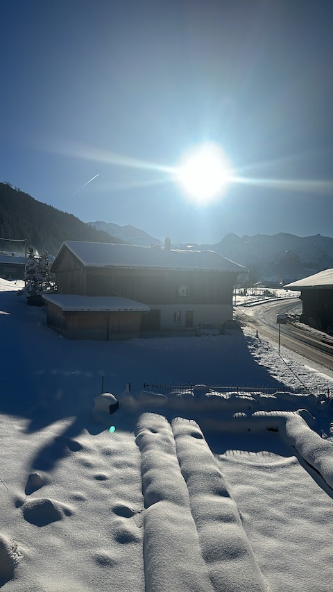 Spacious, beautiful attic apartment with bathtub & fireplace