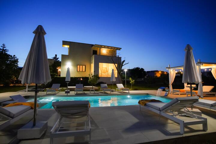Offerta Early Booking! Villa Luxury con piscina gallery image 2