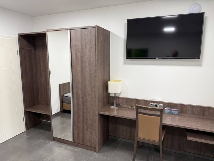 Schlafzimmer 1