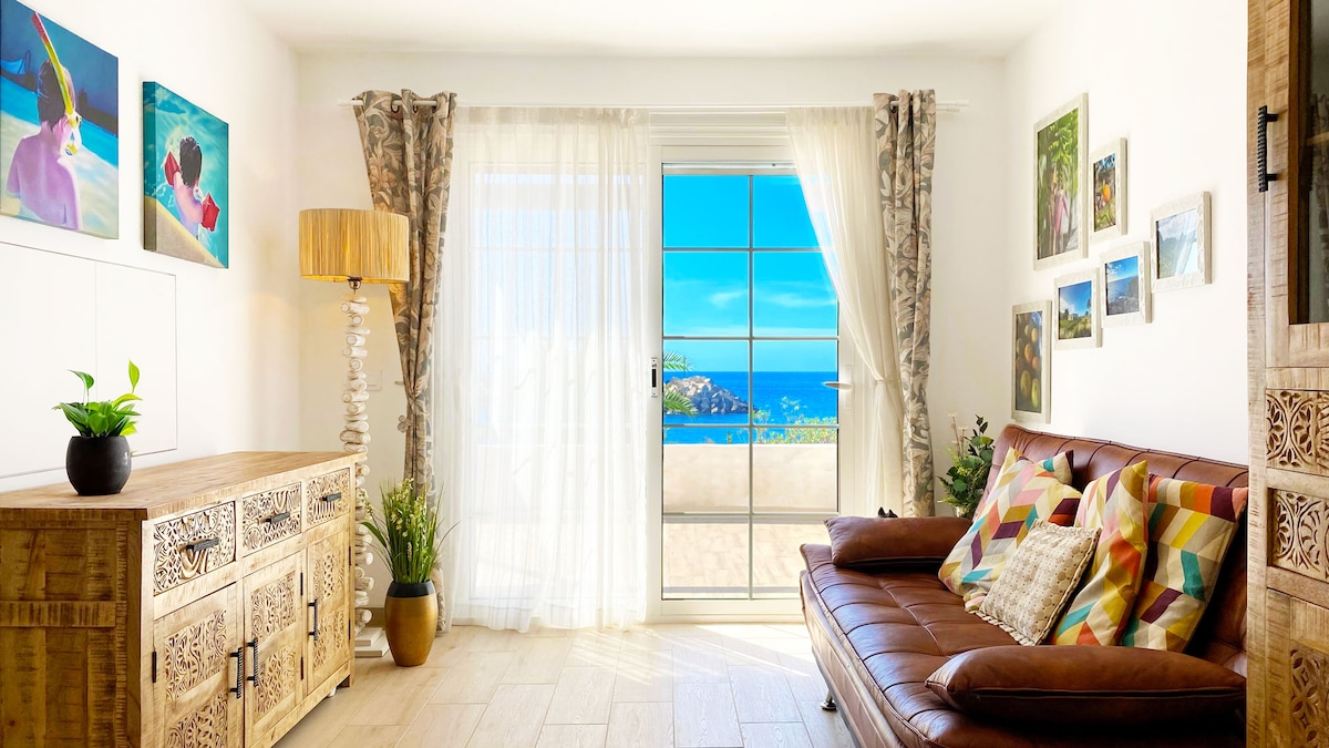 Anuncio de Airbnb popular: First Line Oceanfront: Stylish Retreat to Unwind en San Miguel De Abona