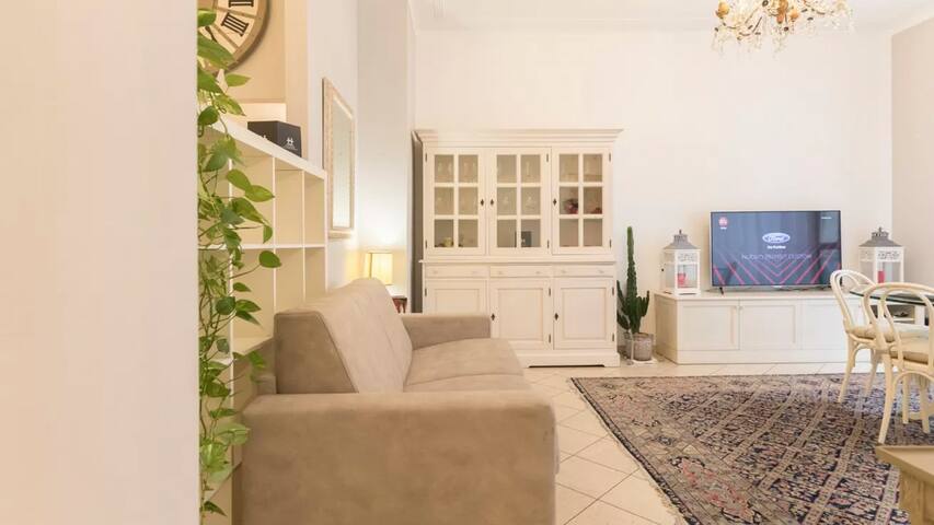 Classbnb – Designer Apartment Near the Duomo gallery image 3