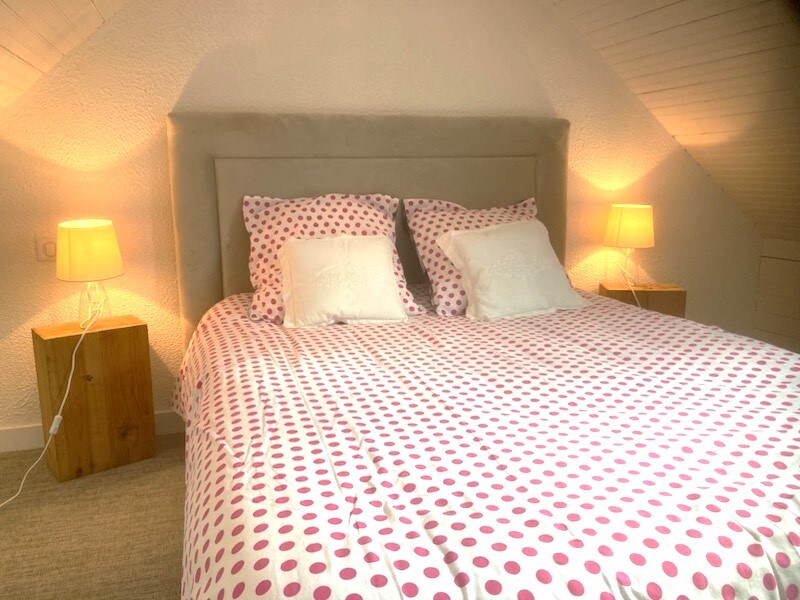 Kerjava: קומת הביניים עם 140 מיטות