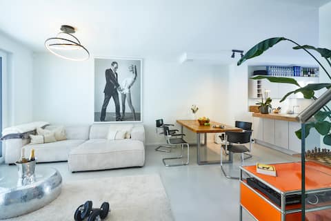 Successful Airbnb property: Luxury design house right next to Köln Cathedral. in Altstadt Nord