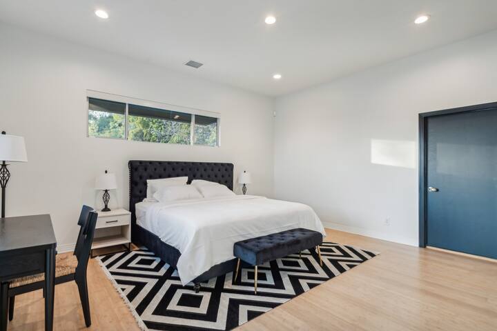 Hollywood Hills Luxury Nest | Views+Pool+Spa gallery image 5