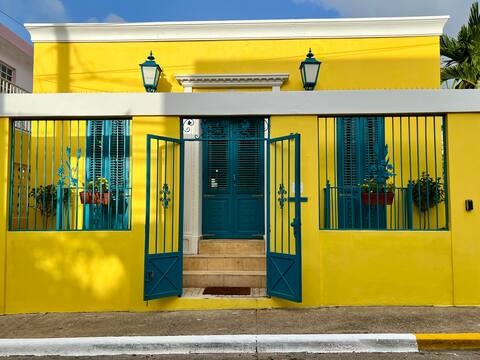 Casa Amarilla |
Pool | Amenities | Walk to Beach
