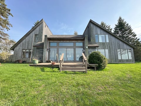 Lakeside Cedarshake chalet|EV Charge|Niagara Falls