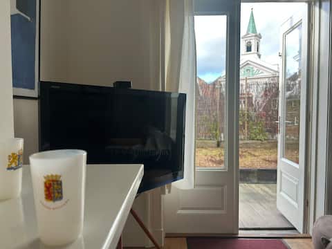 Popular Airbnb listing: Monument Central 3 BR Haarlem for Short Stay (+AC) in Bakenes