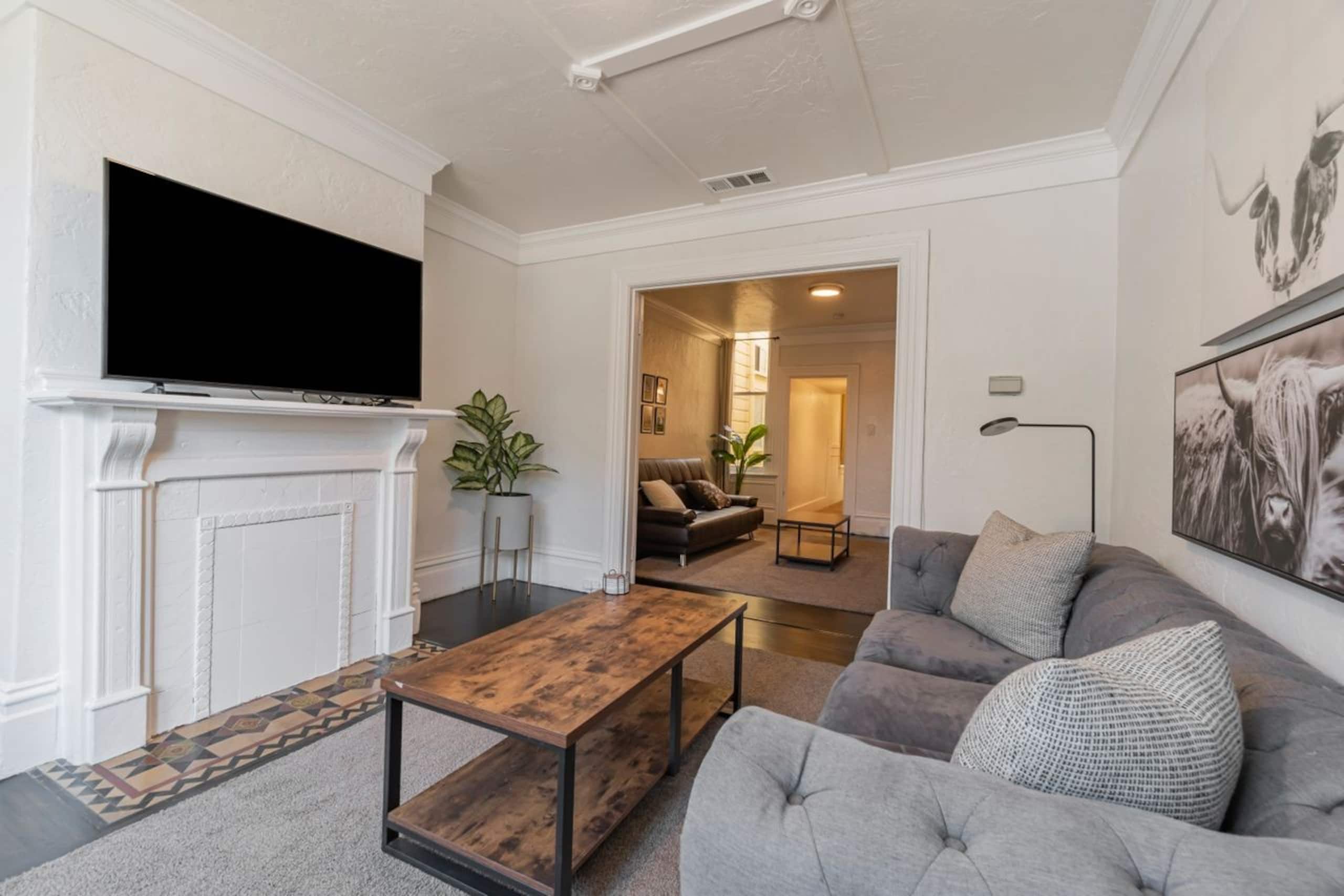 Home in San Francisco · ★4.74 · 5 bedrooms · 6 beds · 2.5 baths - Image 2