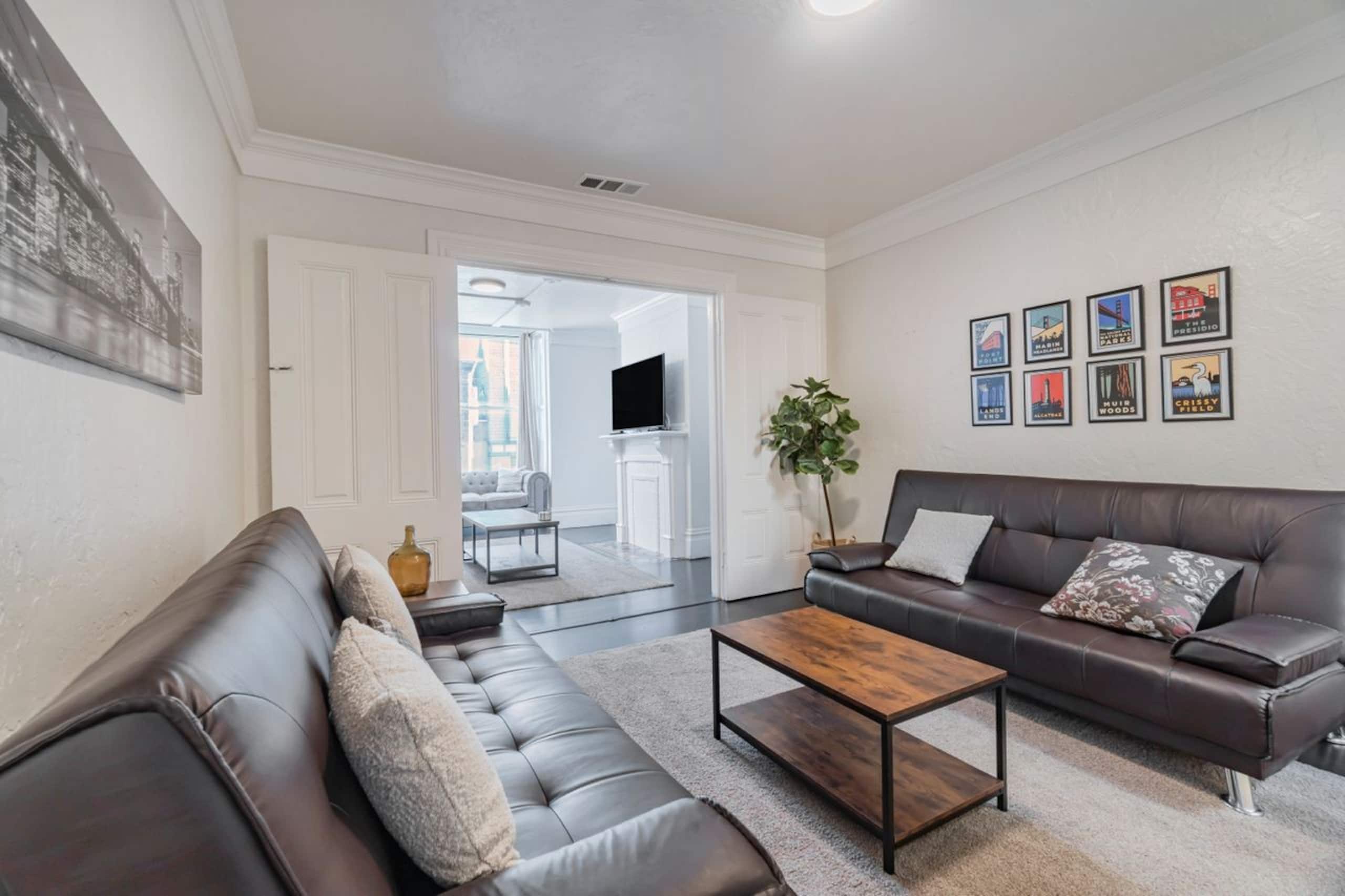 Home in San Francisco · ★4.74 · 5 bedrooms · 6 beds · 2.5 baths - Image 8