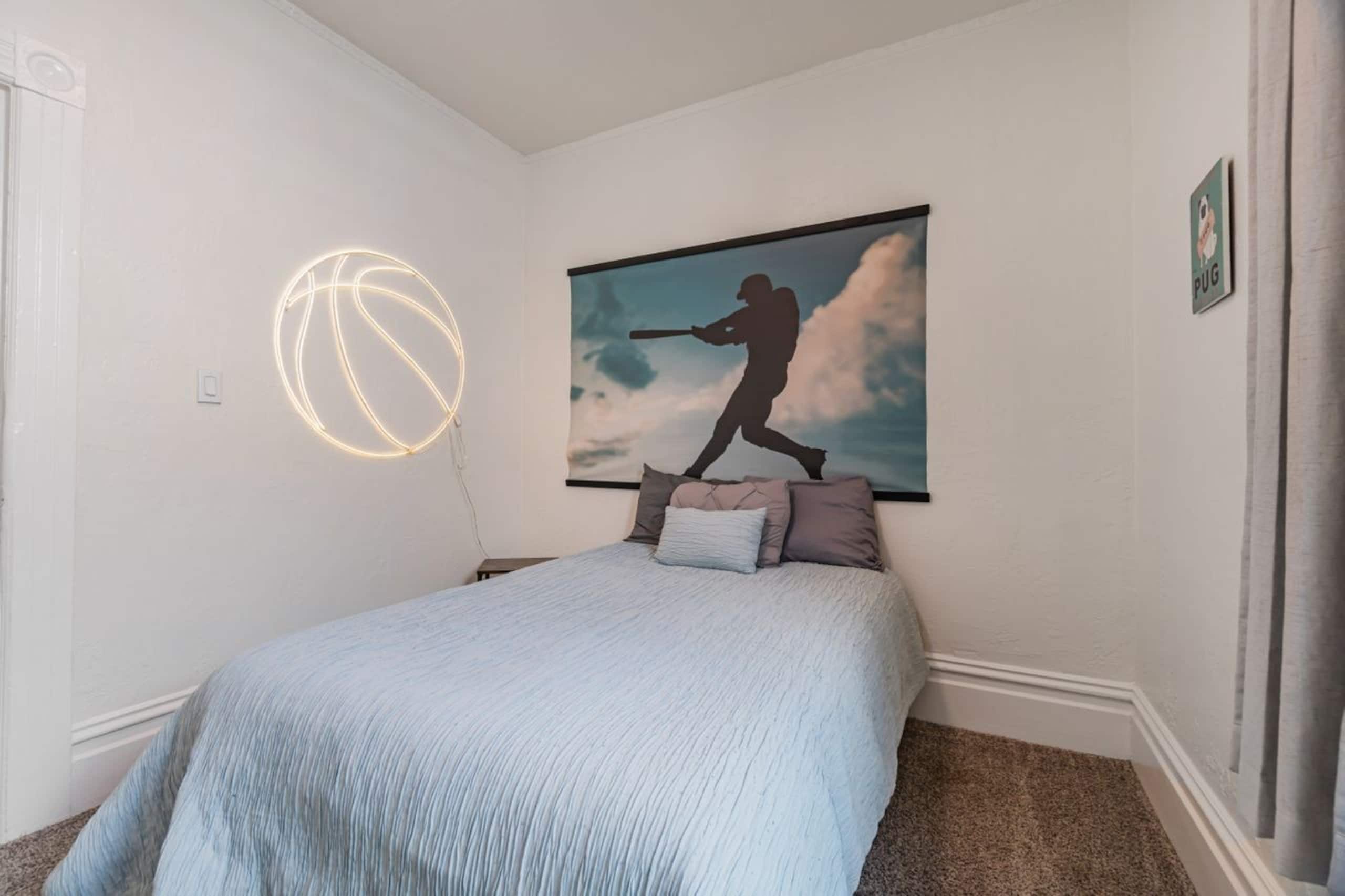 Home in San Francisco · ★4.74 · 5 bedrooms · 6 beds · 2.5 baths - Image 34