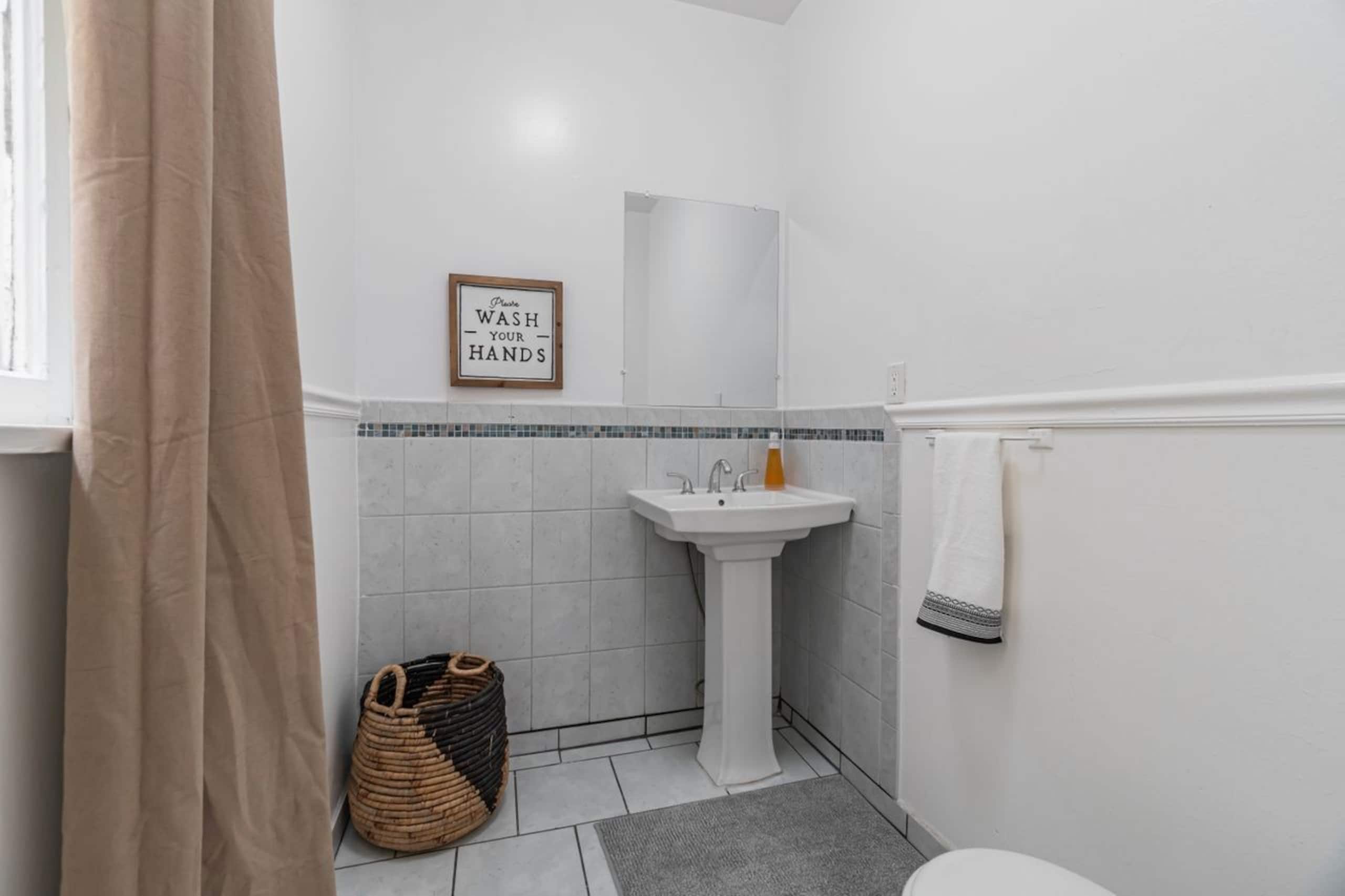 Home in San Francisco · ★4.74 · 5 bedrooms · 6 beds · 2.5 baths - Image 57