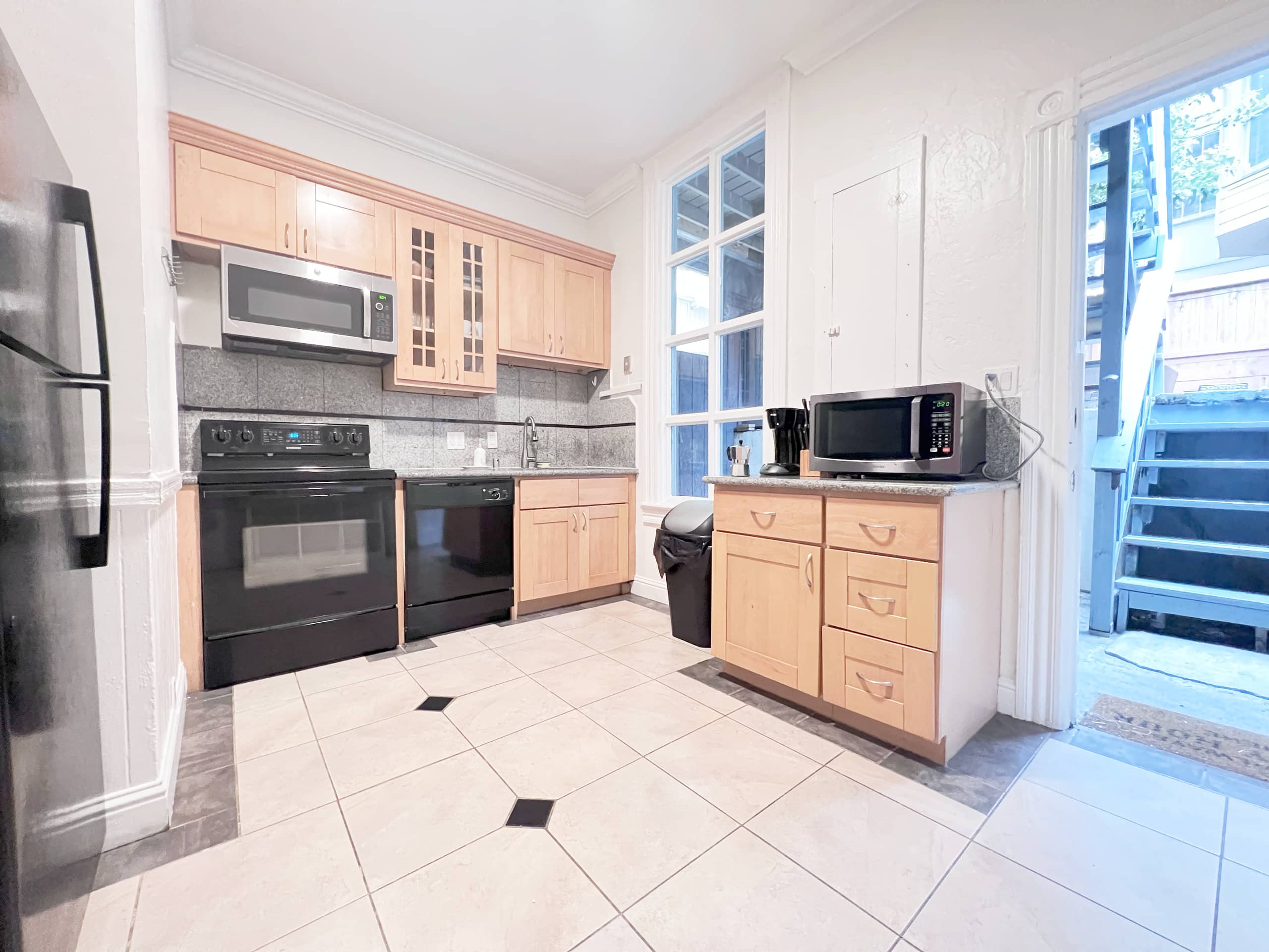 Home in San Francisco · ★4.74 · 5 bedrooms · 6 beds · 2.5 baths - Image 10