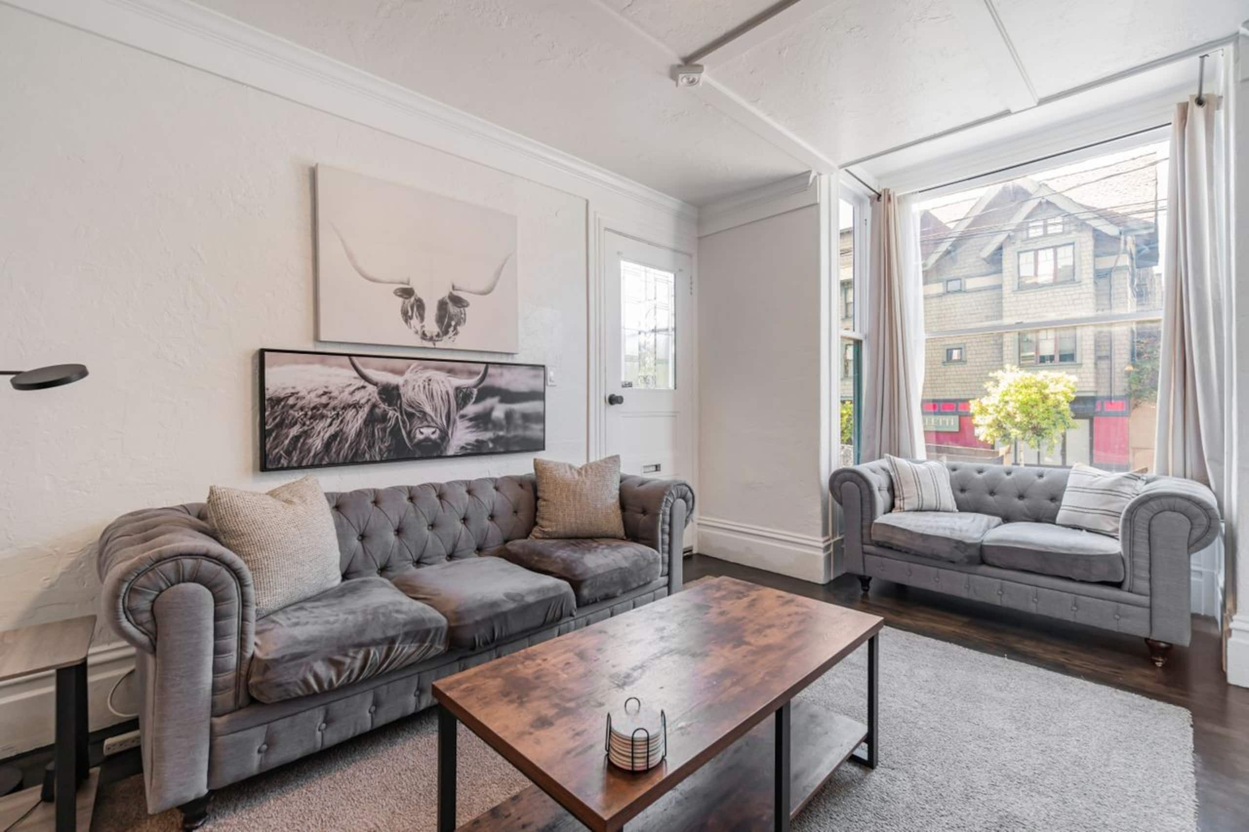 Home in San Francisco · ★4.74 · 5 bedrooms · 6 beds · 2.5 baths - Image 4