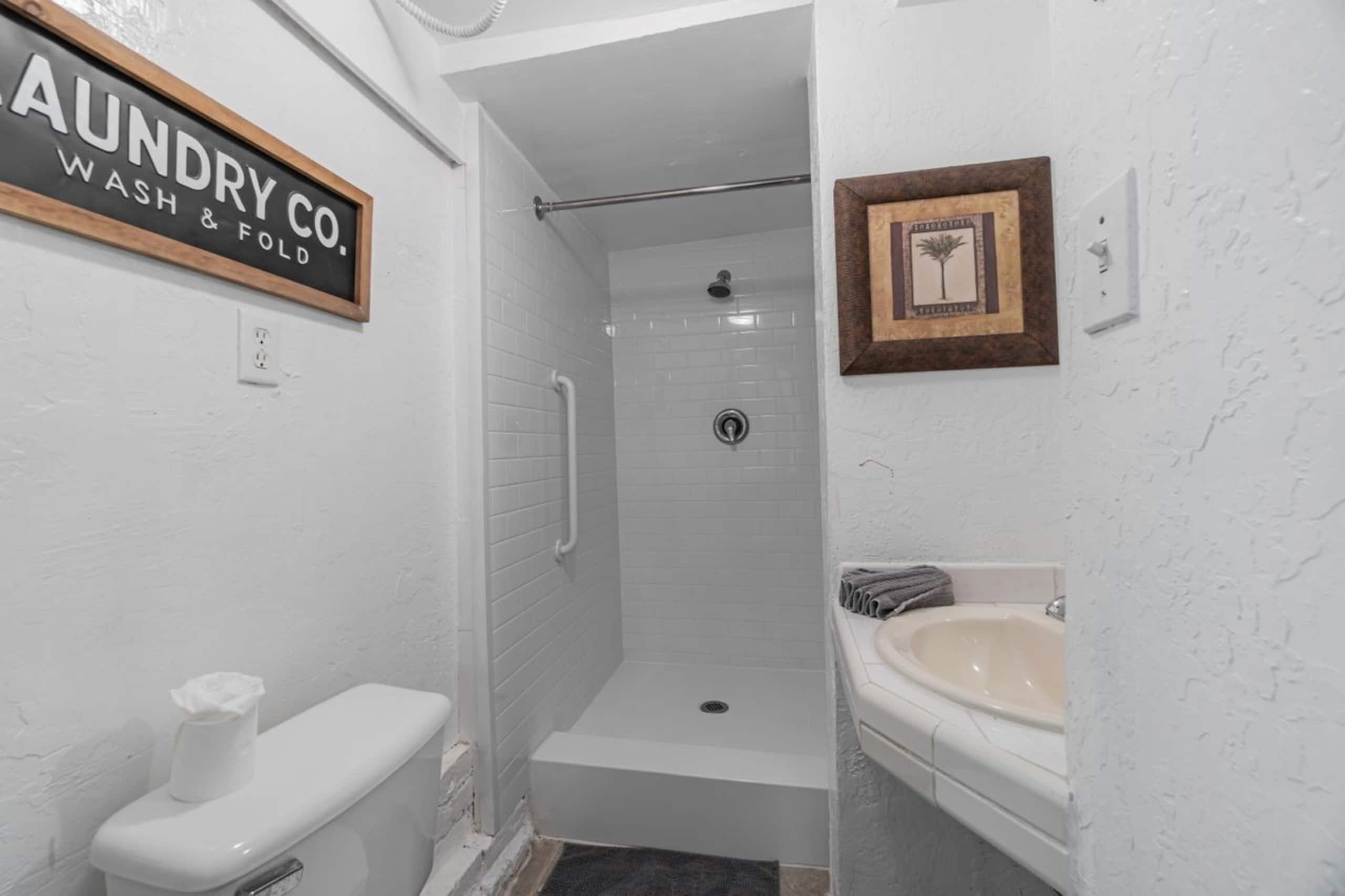 Home in San Francisco · ★4.74 · 5 bedrooms · 6 beds · 2.5 baths - Image 58