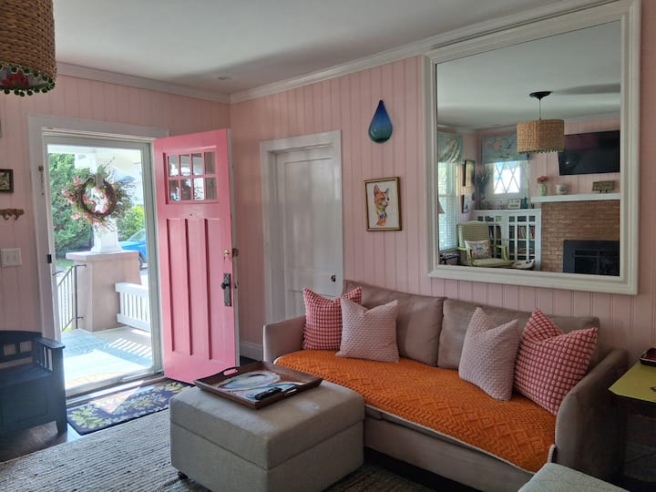 One Fine Cottage - White Sulphur Springs, WV