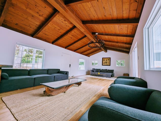 San Diego House, Steps to Shores Beach & Dining gallery image 3