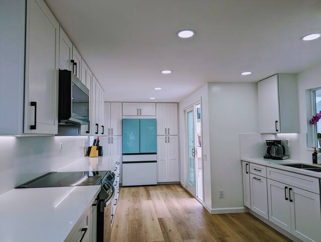 San Diego House, Steps to Shores Beach & Dining gallery image 4