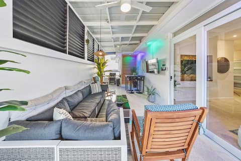 Ocean view villa, spacious terrace in Aguadilla