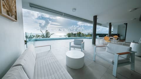 The lookout: beach front penthouse with a pool