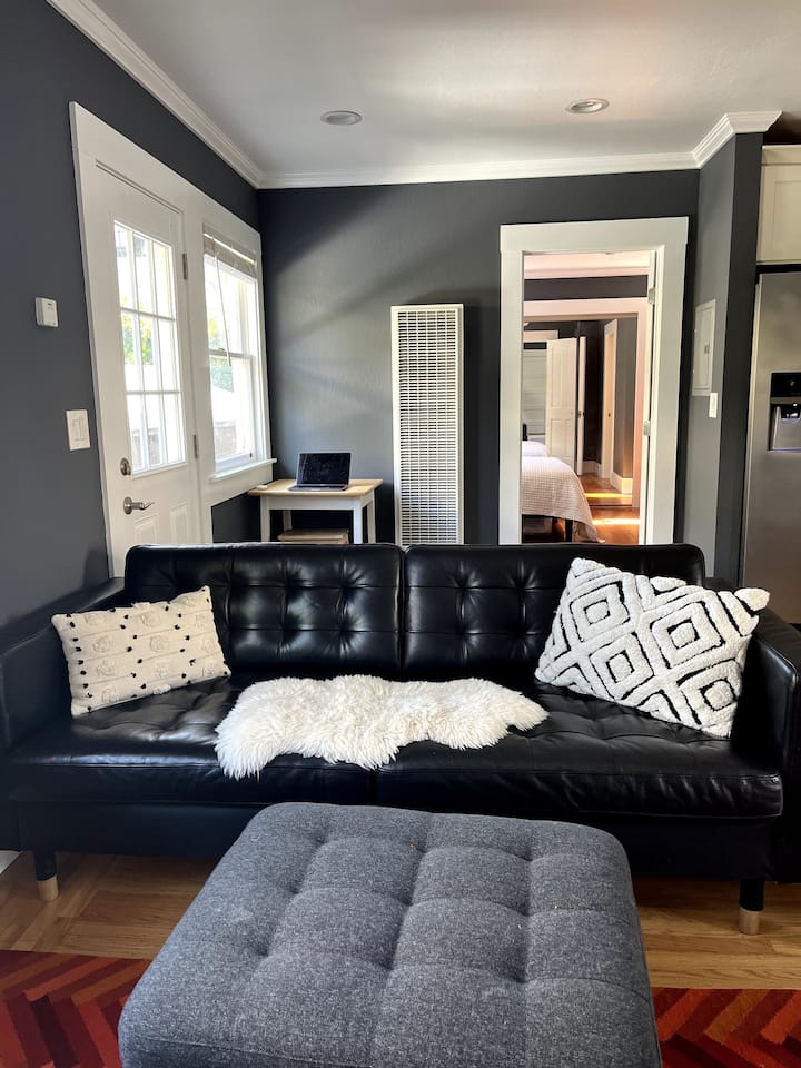 Downtown Dream Cottage - Oakland, CA