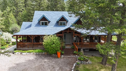 Spacious Radium Retreat. Hot tub/Sauna/ColdPlunge