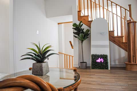 Stylish 3 Bedroom Getaway in Orangeville