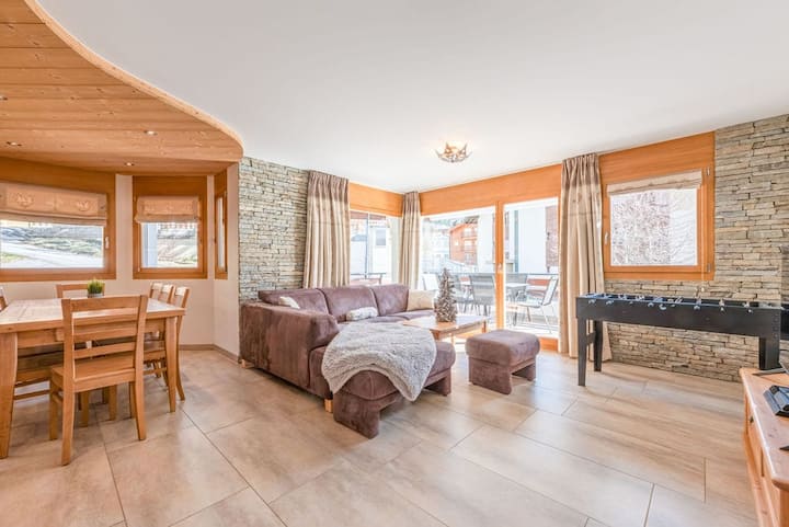 Hot tub | Foosball | Balcony | Sleeps 8
